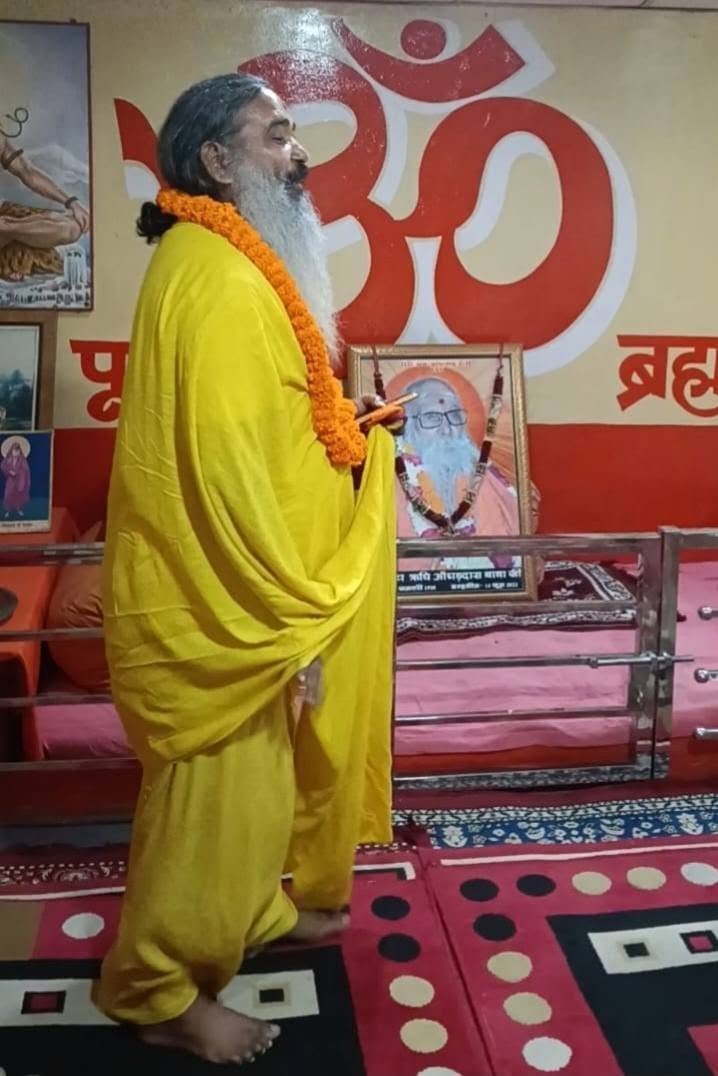 आश्रम परिसर का प्राकृतिक दृश्य